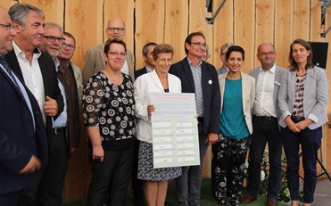 Signature de la charte le 31 août en présence de Nicole Klein, préfète de la région Pays de la Loire